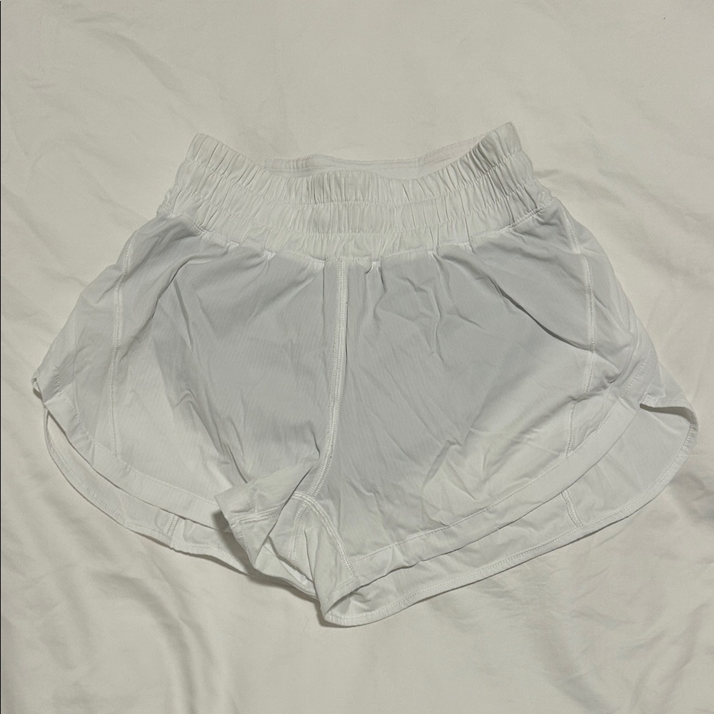 lululemon athletica Women's white Athletic Shorts
2.5” in
High-waisted